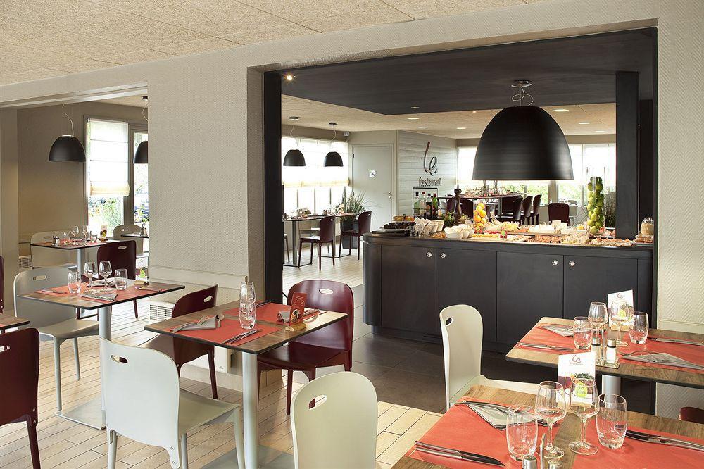 Hotel Campanile Lyon Est Aeroport Saint Exupery Zewnętrze zdjęcie