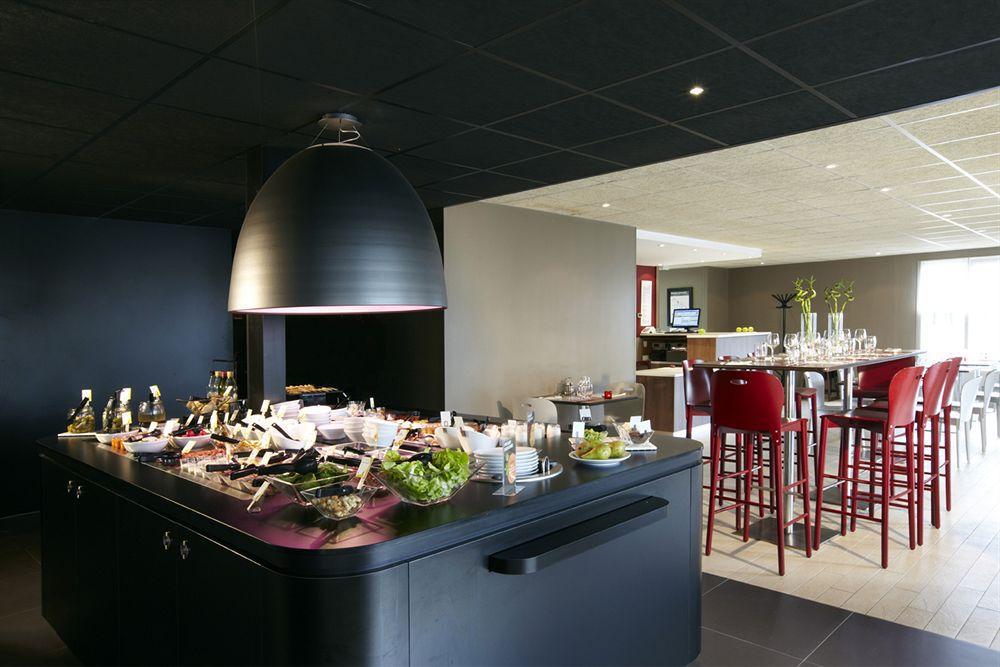 Hotel Campanile Lyon Est Aeroport Saint Exupery Zewnętrze zdjęcie