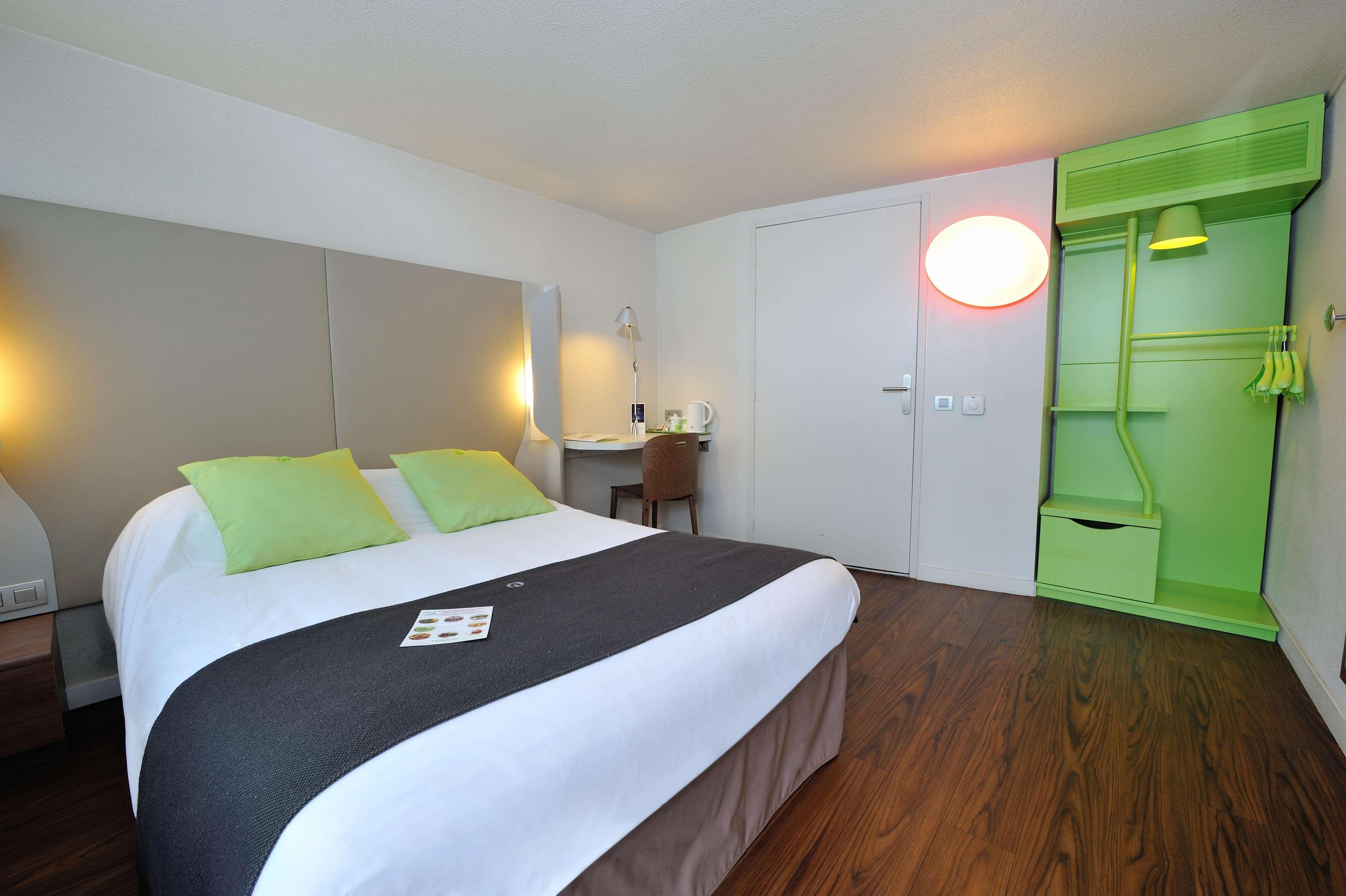 Hotel Campanile Lyon Est Aeroport Saint Exupery Zewnętrze zdjęcie