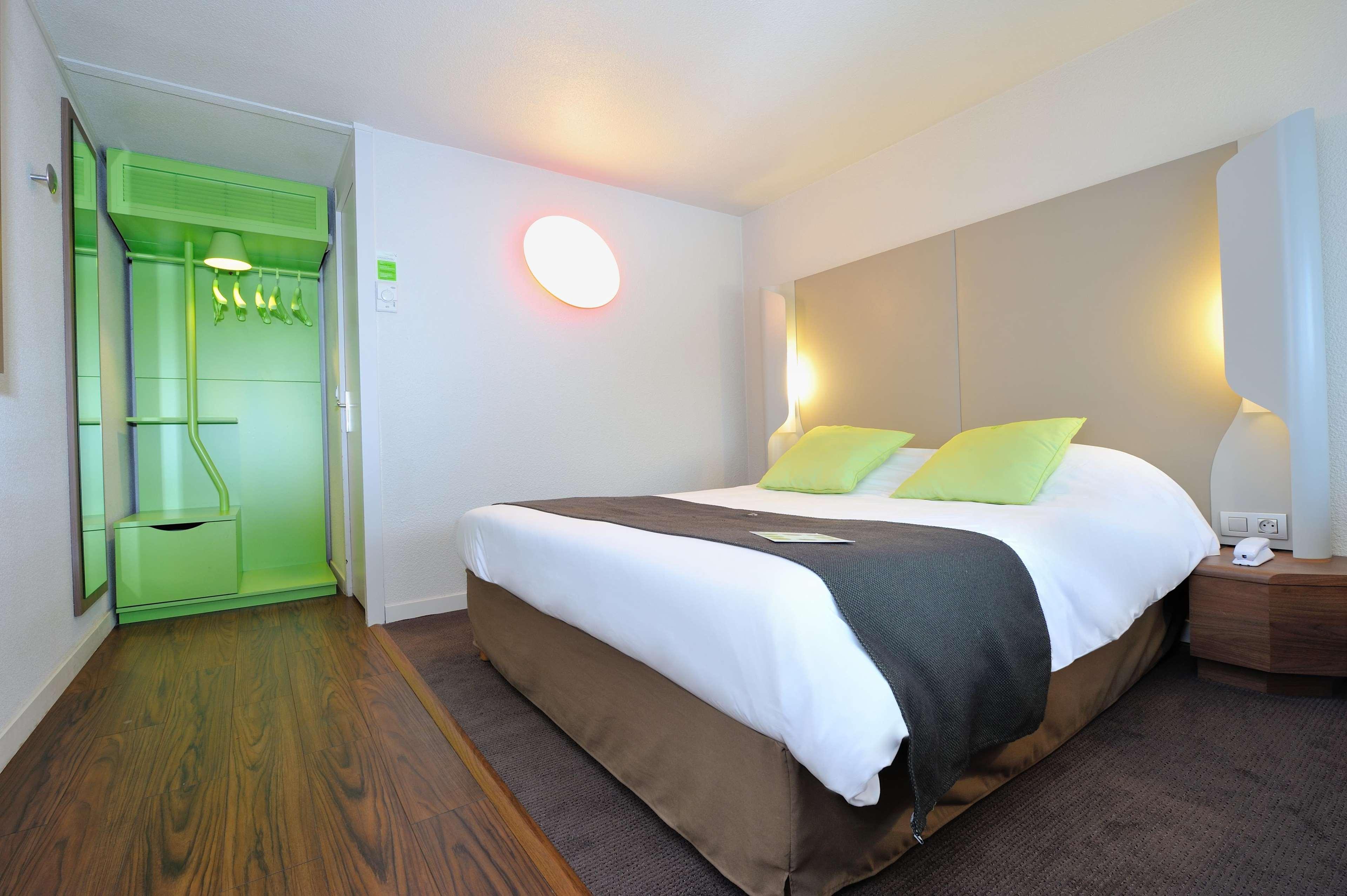 Hotel Campanile Lyon Est Aeroport Saint Exupery Zewnętrze zdjęcie