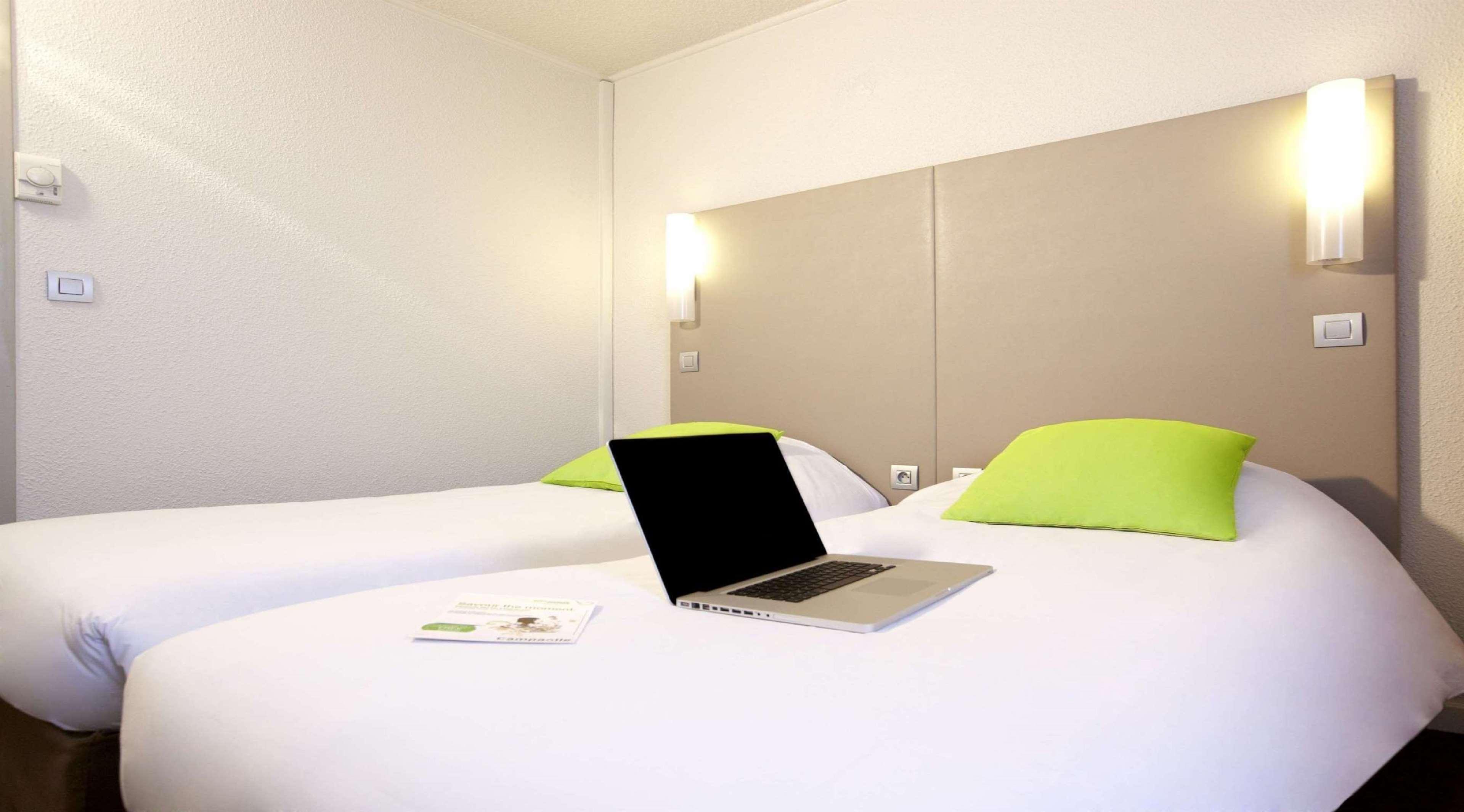 Hotel Campanile Lyon Est Aeroport Saint Exupery Zewnętrze zdjęcie