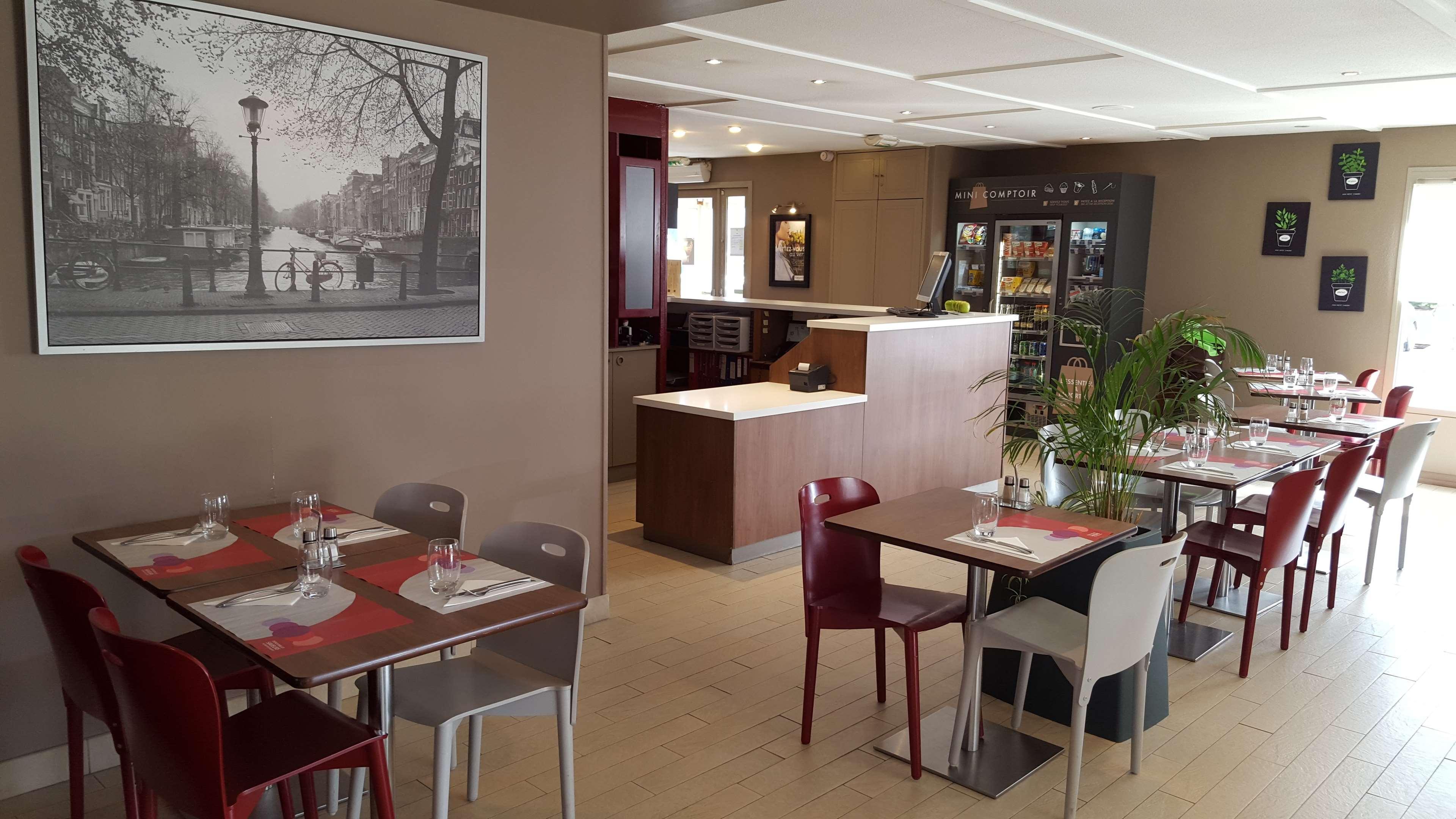 Hotel Campanile Lyon Est Aeroport Saint Exupery Zewnętrze zdjęcie