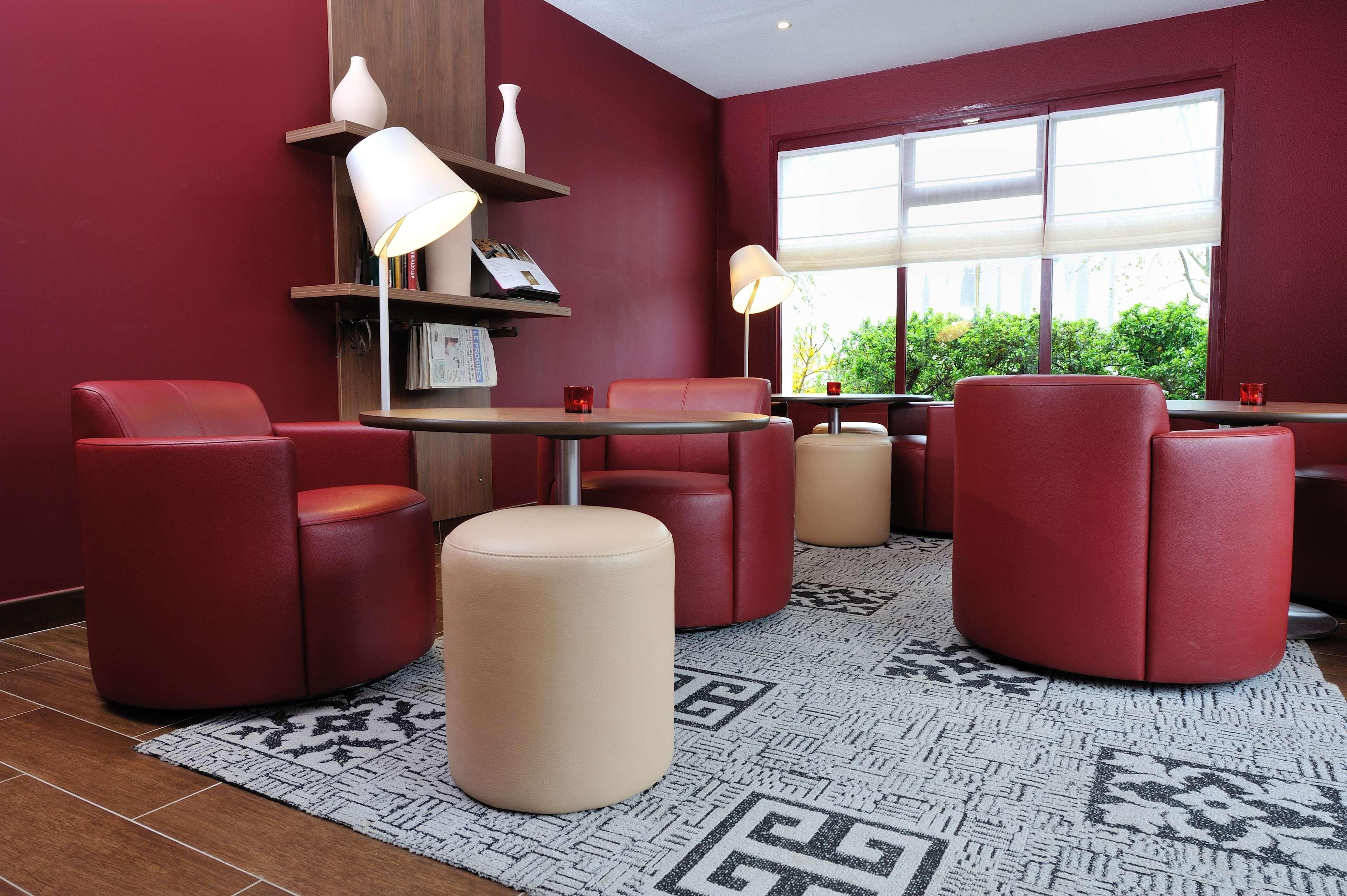 Hotel Campanile Lyon Est Aeroport Saint Exupery Zewnętrze zdjęcie