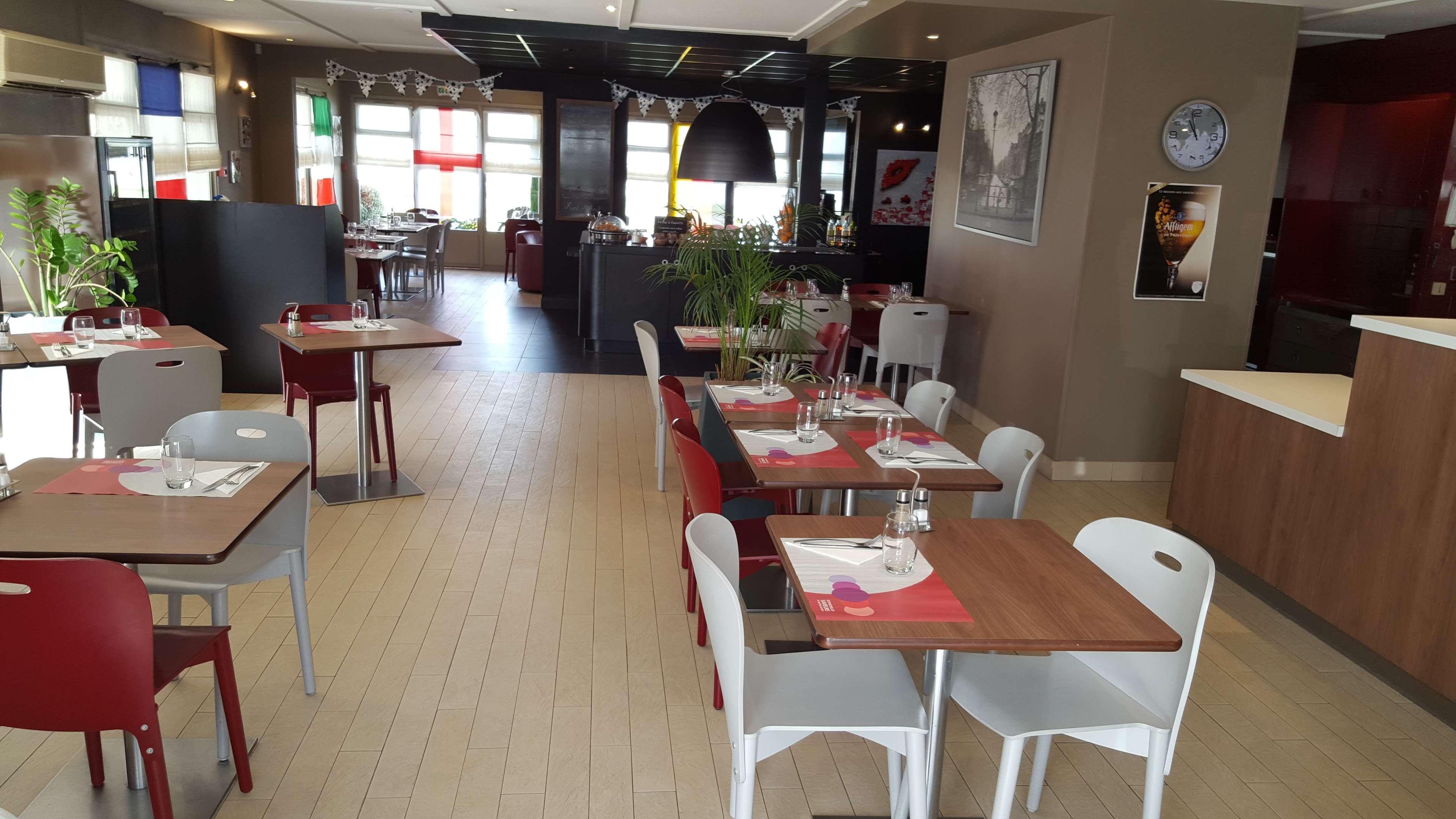 Hotel Campanile Lyon Est Aeroport Saint Exupery Zewnętrze zdjęcie