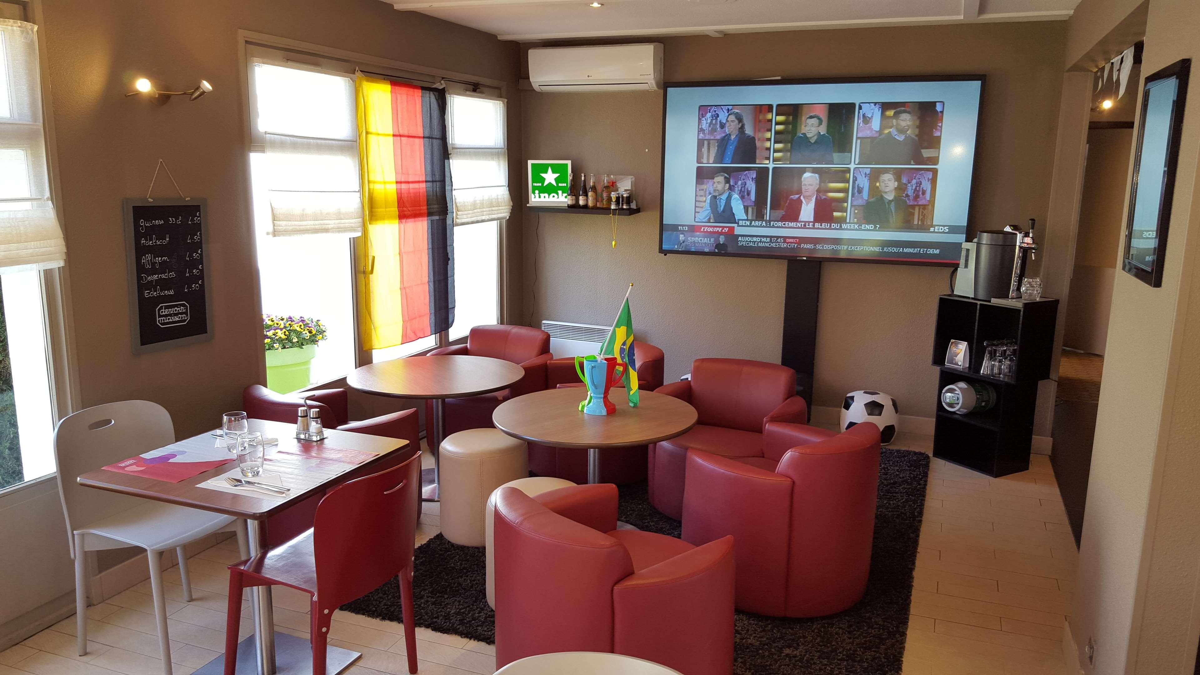 Hotel Campanile Lyon Est Aeroport Saint Exupery Zewnętrze zdjęcie