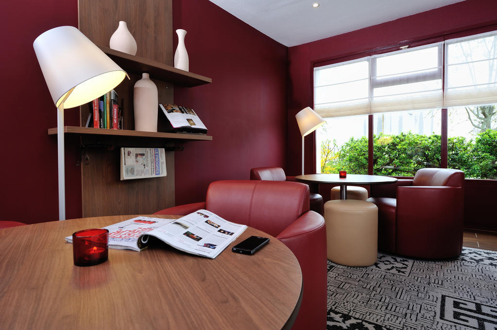 Hotel Campanile Lyon Est Aeroport Saint Exupery Zewnętrze zdjęcie